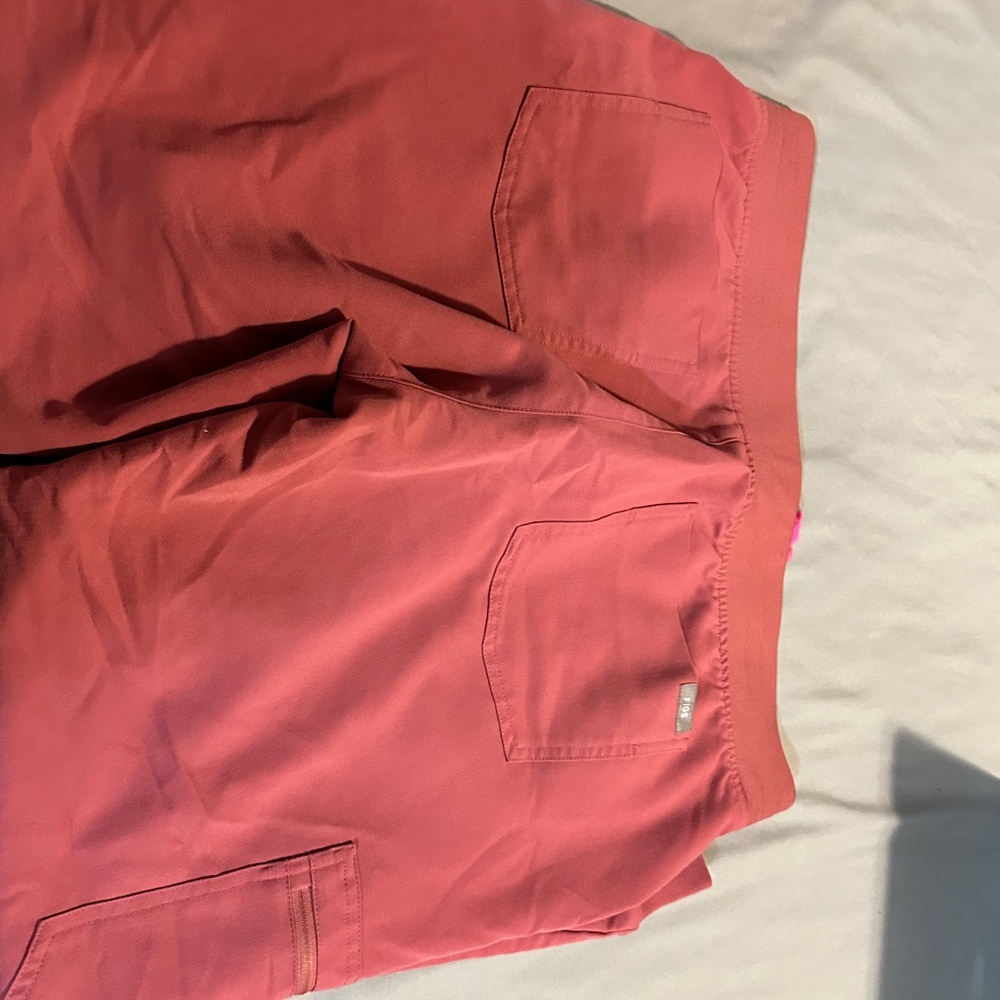 FIGS Breast Cancer Awareness Rafaela Top PO 2961 +Joggers PO 3157 (L/P) - Picture 8 of 8